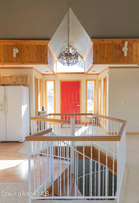 Entry Way - 483 Paradise Ln, Pinehurst, ID 83850 photo 6 of 6