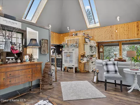 Entry Way - 483 Paradise Ln, Pinehurst, ID 83850 photo 1 of 6
