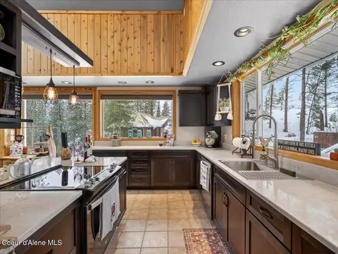 Kitchen - 483 Paradise Ln, Pinehurst, ID 83850 photo 4 of 7