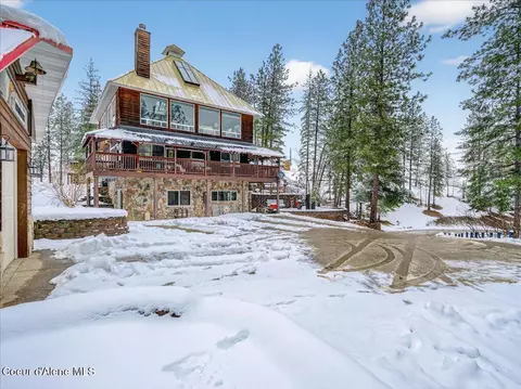 483 Paradise Ln, Pinehurst, ID 83850