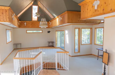 Living - 483 Paradise Ln, Pinehurst, ID 83850 photo 5 of 5