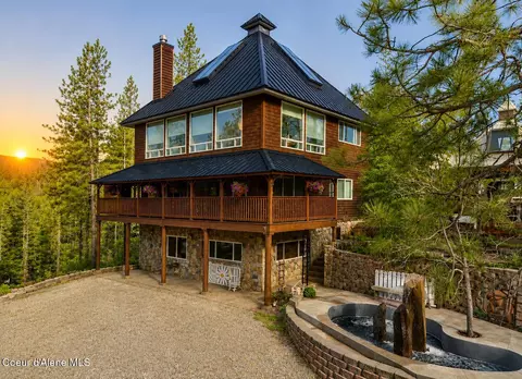 483 Paradise Ln, Pinehurst, ID 83850