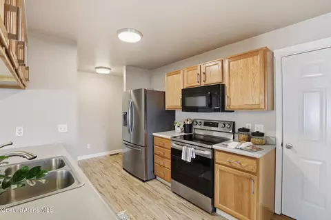 Kitchen - 2103 N Mackenzie Dr, Post Falls, ID 83854 photo 3 of 4