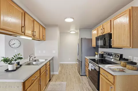 Kitchen - 2103 N Mackenzie Dr, Post Falls, ID 83854 photo 2 of 4