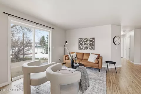 Living - 2103 N Mackenzie Dr, Post Falls, ID 83854 photo 2 of 3