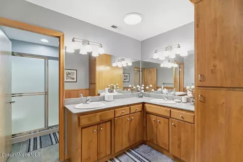 Bath - 4263 E Burchell Dr, Hayden, ID 83835 photo 3 of 6