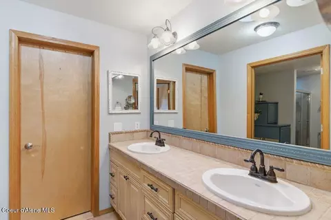 Bath - 4263 E Burchell Dr, Hayden, ID 83835 photo 1 of 6