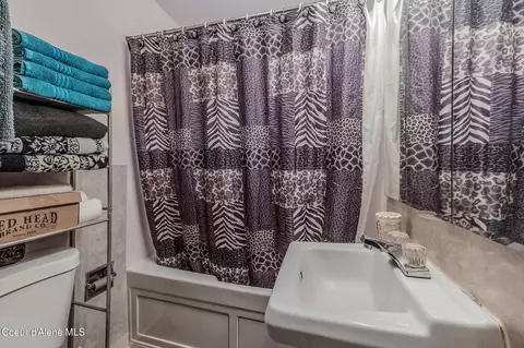 Bath - 605 Lewiston Ave, Pinehurst, ID 83850 photo 1 of 2