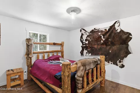 Bedroom - 1356 Sagle Rd, Sagle, ID 83860 photo 1 of 3