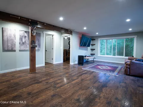 Living - 1356 Sagle Rd, Sagle, ID 83860 photo 1 of 3
