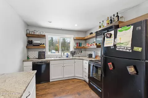 Kitchen - 1356 Sagle Rd, Sagle, ID 83860 photo 1 of 1