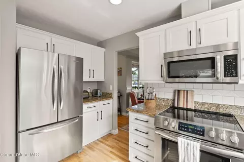Kitchen - 5030 E Frazier Dr, Post Falls, ID 83854 photo 3 of 4