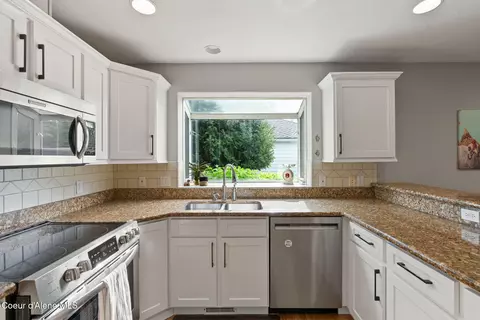 Kitchen - 5030 E Frazier Dr, Post Falls, ID 83854 photo 2 of 4