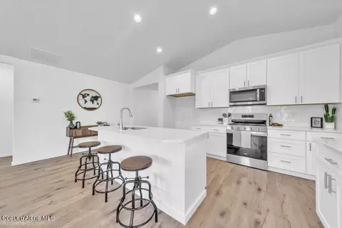Kitchen - 4260 N Arrowleaf Loop, Post Falls, ID 83854 photo 3 of 5