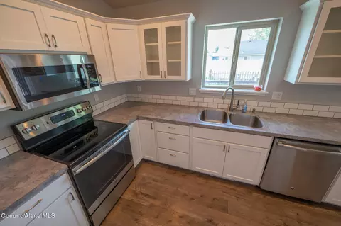 Kitchen - 1324 E Yellowstone Ave, Post Falls, ID 83854 photo 2 of 2