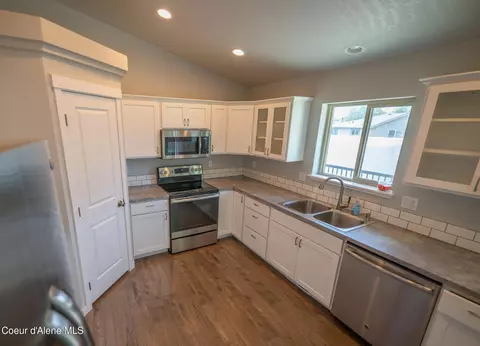 Kitchen - 1324 E Yellowstone Ave, Post Falls, ID 83854 photo 1 of 2