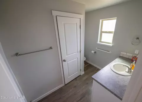 Bath - 1324 E Yellowstone Ave, Post Falls, ID 83854 photo 2 of 3