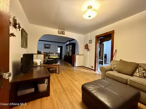 Living - 910 Main St, Wardner, ID 83837 photo 3 of 5