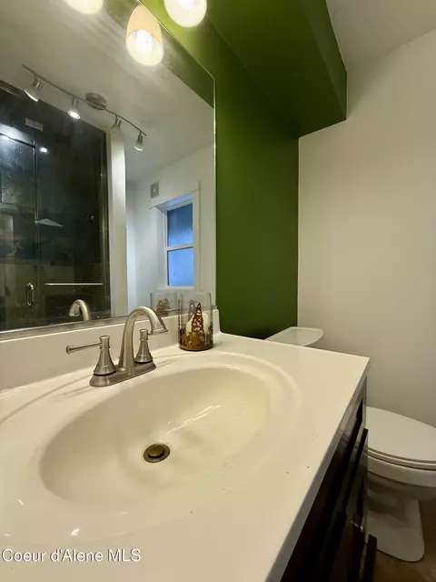 Bath - 910 Main St, Wardner, ID 83837 photo 3 of 7