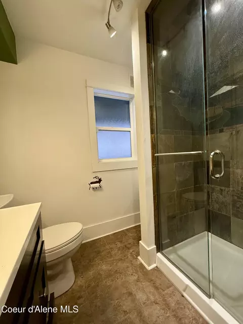 Bath - 910 Main St, Wardner, ID 83837 photo 5 of 7