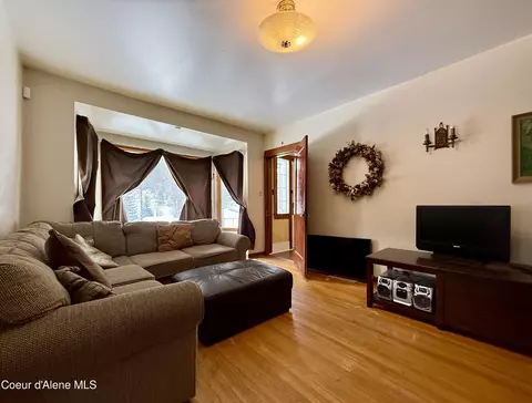 Living - 910 Main St, Wardner, ID 83837 photo 2 of 5