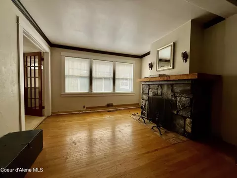 Living - 910 Main St, Wardner, ID 83837 photo 1 of 5