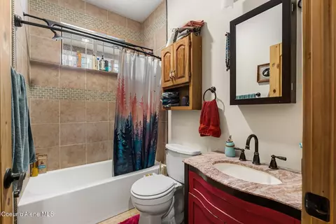Bath - 870 842 Samuels Rd, Sandpoint, ID 83864 photo 1 of 1