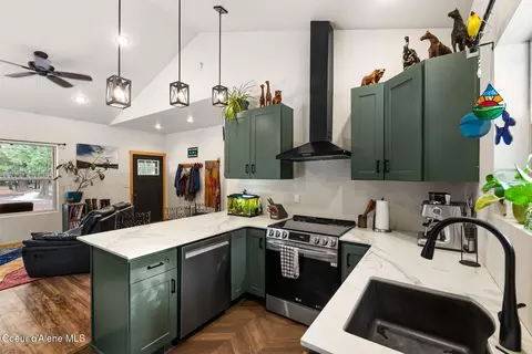 Kitchen - 870 842 Samuels Rd, Sandpoint, ID 83864 photo 1 of 2