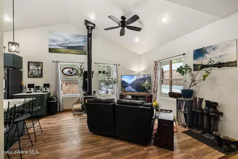 Living - 870 842 Samuels Rd, Sandpoint, ID 83864 photo 1 of 2