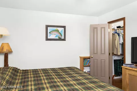 Bedroom - 5565 Selle Rd, Sandpoint, ID 83864 photo 3 of 6
