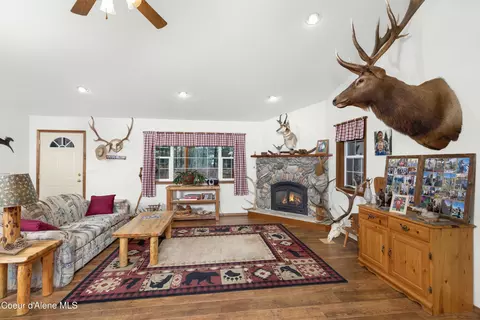 Living - 5565 Selle Rd, Sandpoint, ID 83864 photo 1 of 1