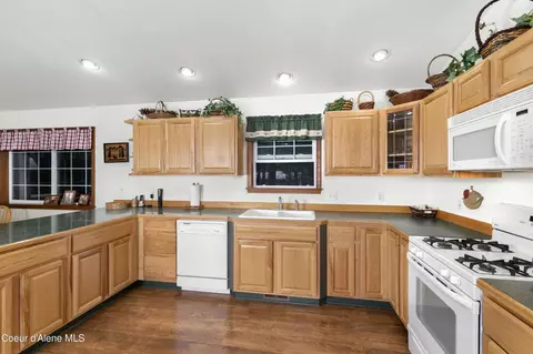 Kitchen - 5565 Selle Rd, Sandpoint, ID 83864 photo 2 of 2