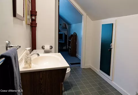 Bath - 5 W Mill Ave, Kellogg, ID 83837 photo 3 of 4