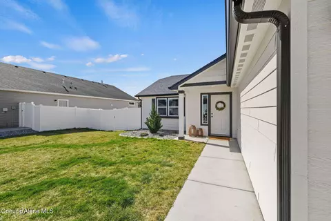 16237 N Hadley Loop, Rathdrum, ID 83858 photo 4