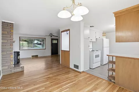 Living - 3703 E 18th Ave, Spokane, WA 99223 photo 2 of 2
