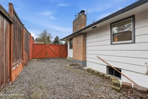 Exterior - 3703 E 18th Ave, Spokane, WA 99223 photo 8 of 10
