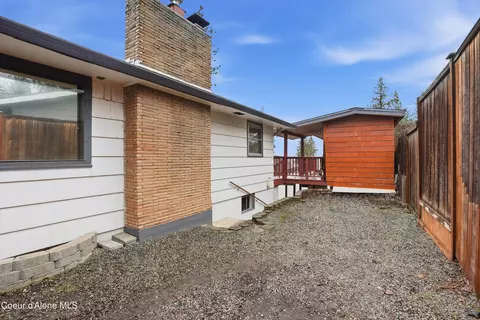 Exterior - 3703 E 18th Ave, Spokane, WA 99223 photo 7 of 10