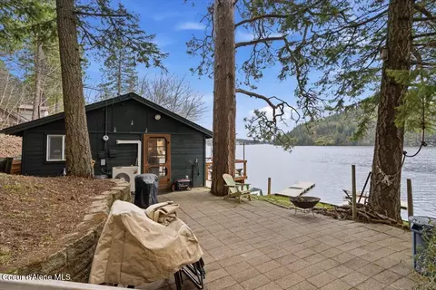 5822 W Boathaven Ln, Rathdrum, ID 83858