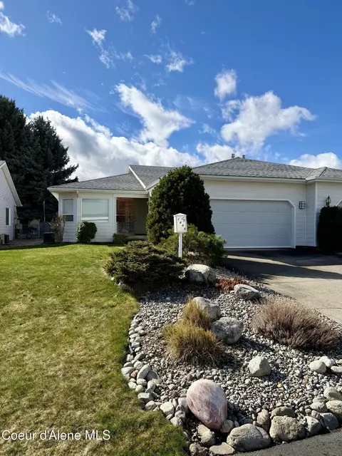 1446 W Woodlawn Dr, Hayden, ID 83835