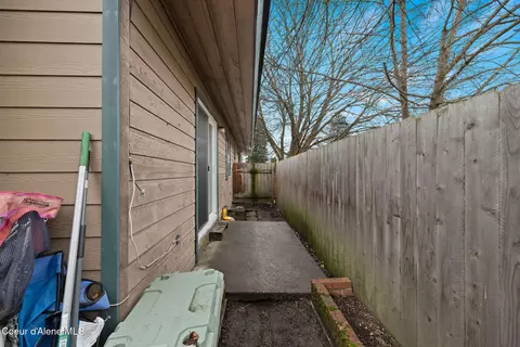 Exterior - 126 E Willow Tree Ln, Hayden, ID 83835 photo 2 of 4