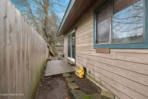Exterior - 126 E Willow Tree Ln, Hayden, ID 83835 photo 3 of 4