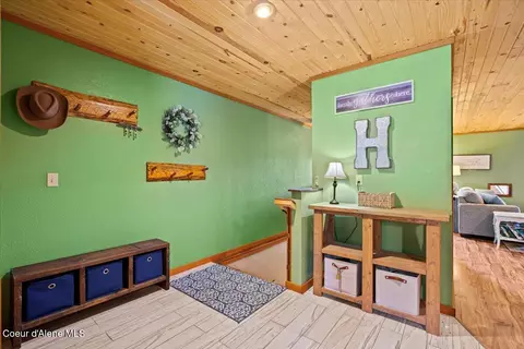 Entry Way - 21807 E Doyle Rd, Cataldo, ID 83810 photo 1 of 3