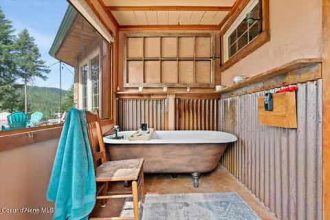 Exterior - 21807 E Doyle Rd, Cataldo, ID 83810 photo 10 of 26