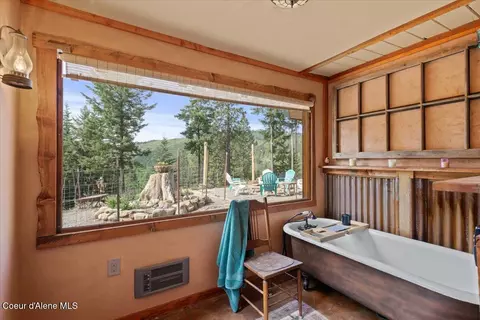 Bath - 21807 E Doyle Rd, Cataldo, ID 83810 photo 2 of 6