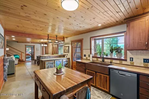 Kitchen - 21807 E Doyle Rd, Cataldo, ID 83810 photo 4 of 4