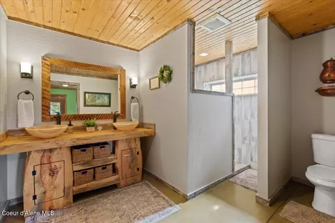 Bath - 21807 E Doyle Rd, Cataldo, ID 83810 photo 1 of 6