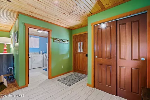 Entry Way - 21807 E Doyle Rd, Cataldo, ID 83810 photo 2 of 3