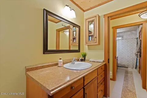 Bath - 21807 E Doyle Rd, Cataldo, ID 83810 photo 5 of 6