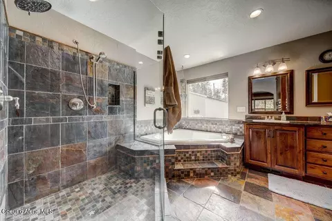 Bath - 4180 Evergreen Dr, Post Falls, ID 83854 photo 1 of 2