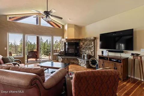 Living - 8919 E Challenge Rd, Hayden, ID 83835 photo 2 of 4